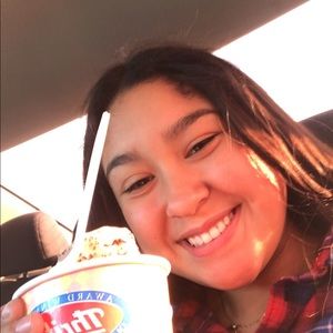 Meet your Posher, Abigail